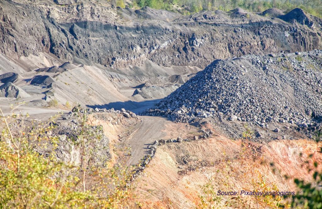 Shortage of raw materials and decarbonization